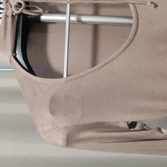 Blouse with choker detailing - Picture 3 of 7